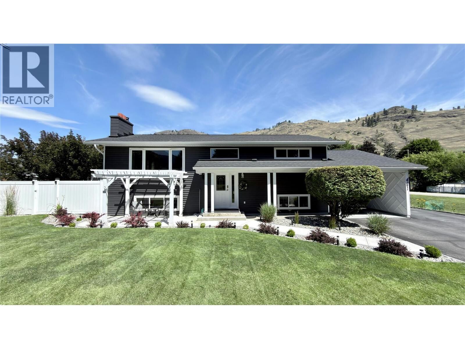 Property Photo: 461 Eighth Avenue BC V0H 1M0