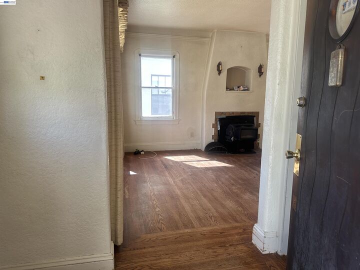 Property Photo:  2533 Harrington Ave  CA 94601 