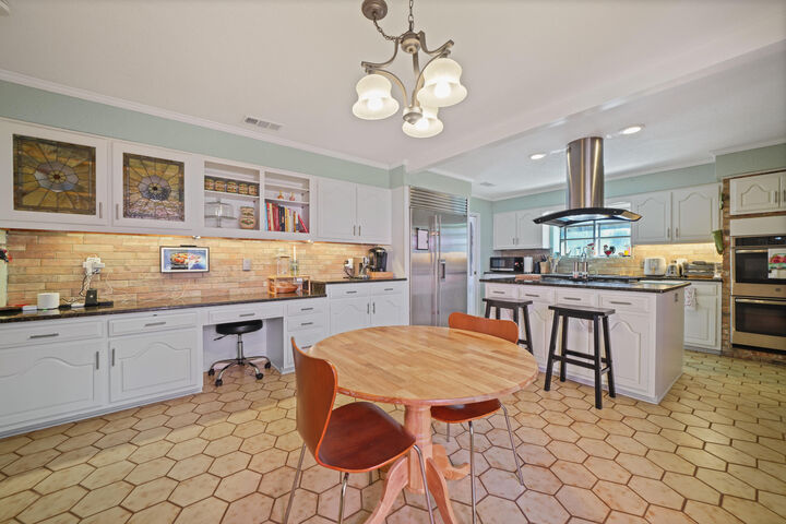 Property Photo: 1013 E Troon Drive FL 32578