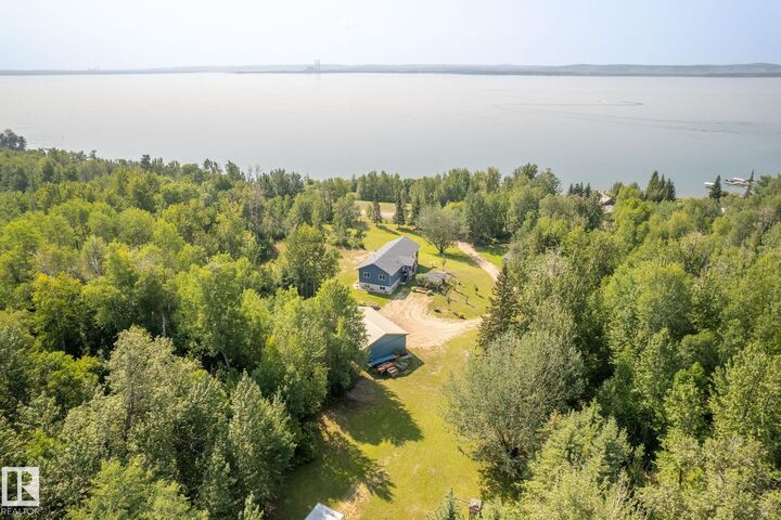 Property Photo: 4518 Lakeshore Road AB T0E 2K0