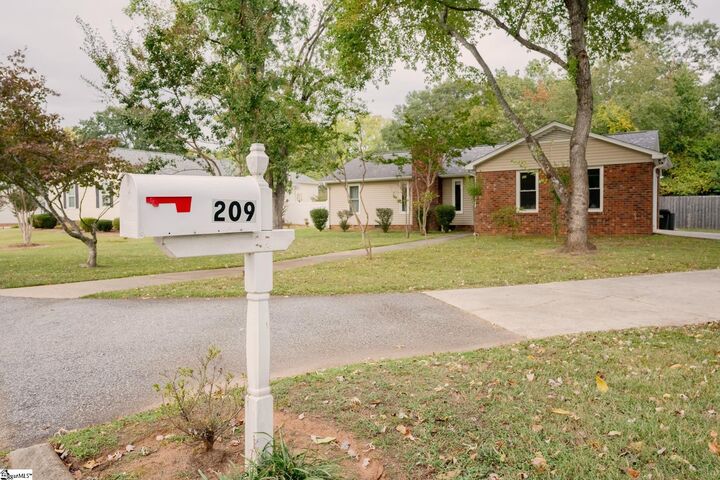 Property Photo:  209 Governors Square  SC 29650 