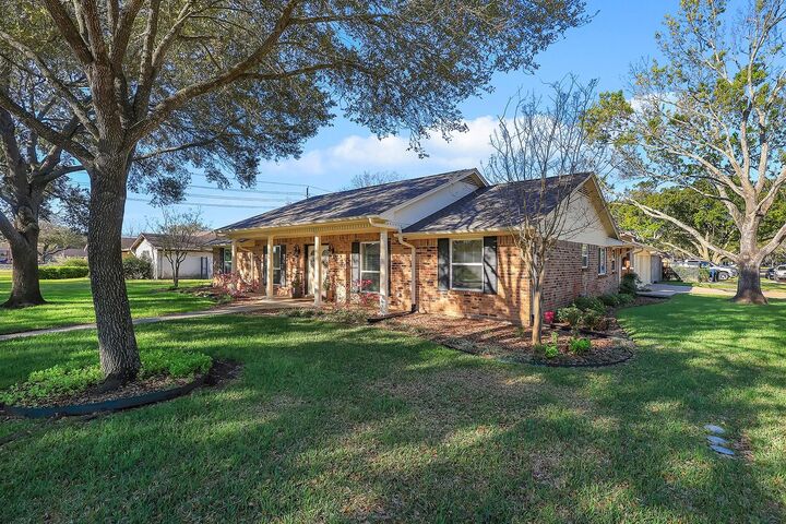 Property Photo:  807 Dogwood Street  TX 77493 