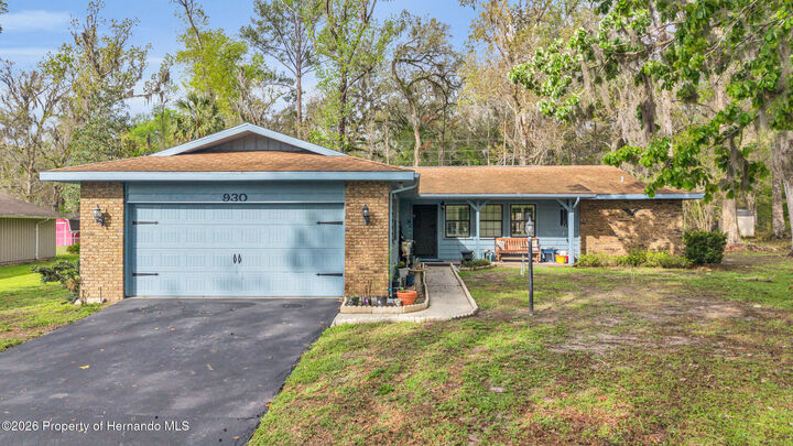 Property Photo:  930 Moonlight Lane  FL 34601 