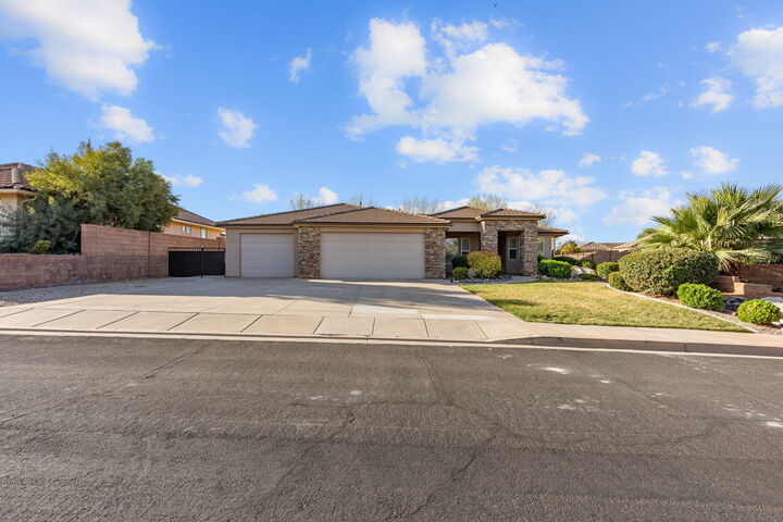 Property Photo:  880 E Lori Ln  UT 84780 