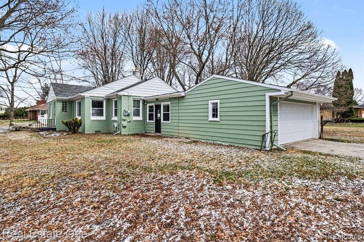 Property Photo:  28730 Ranchwood Drive  MI 48076 2403 