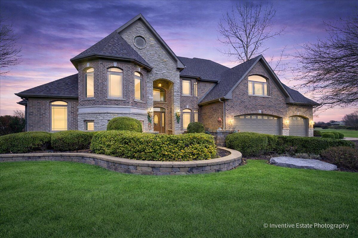 Property Photo:  