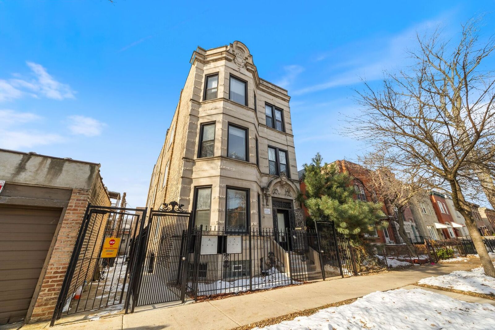 Property Photo:  928 S Claremont Avenue 2R  IL 60612 