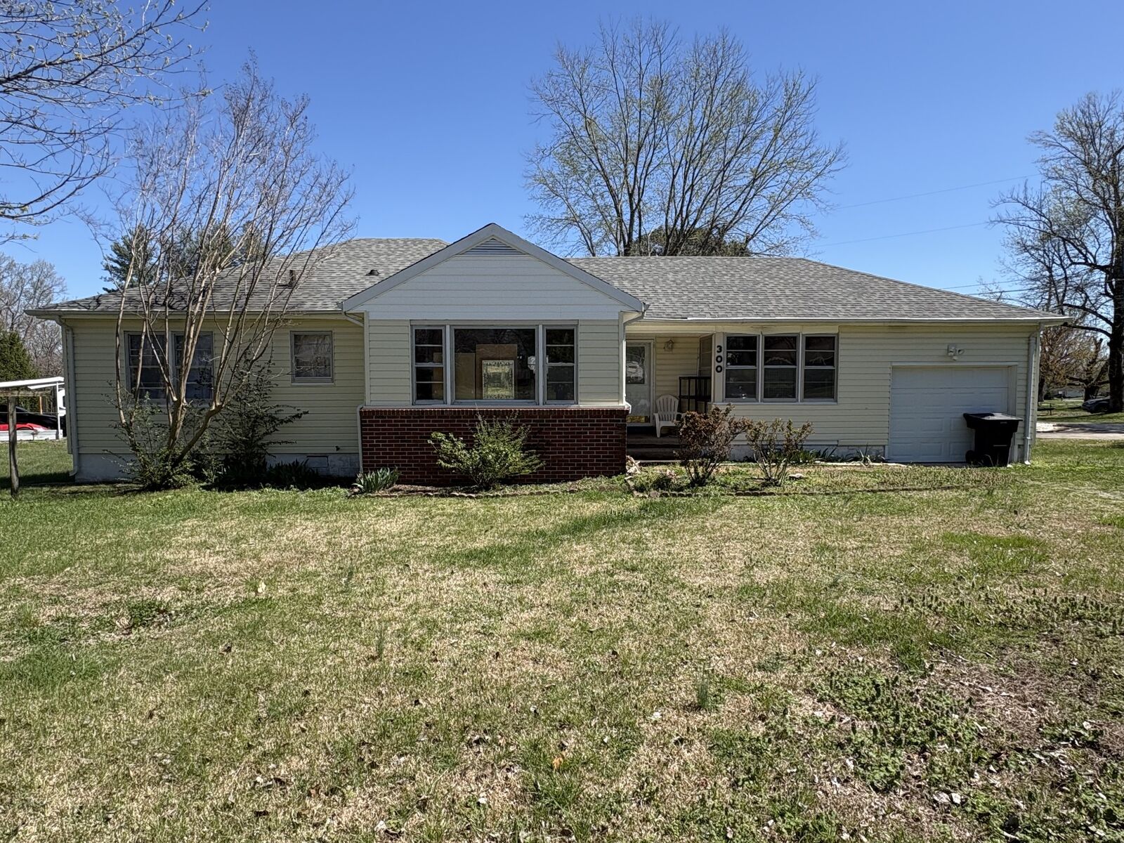 Property Photo:  300 Yeager St  TN 37388 