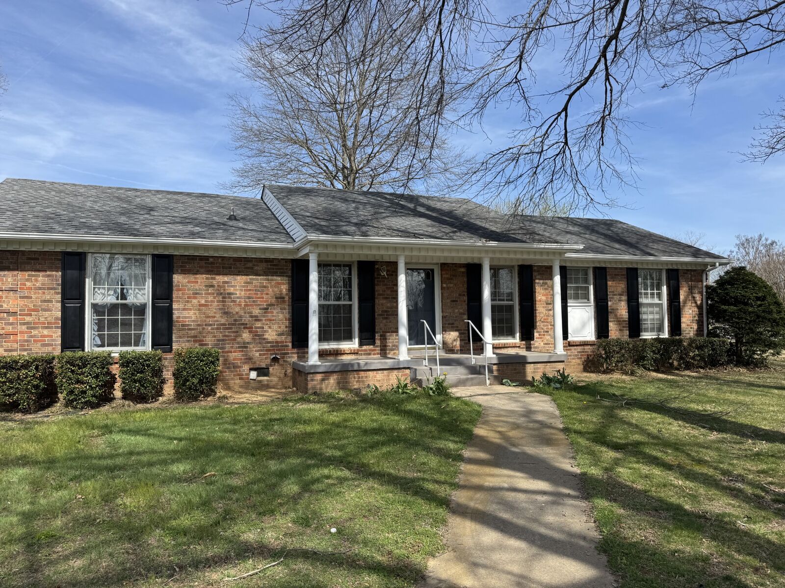 Property Photo:  201 Orchard Rd  TN 37042 