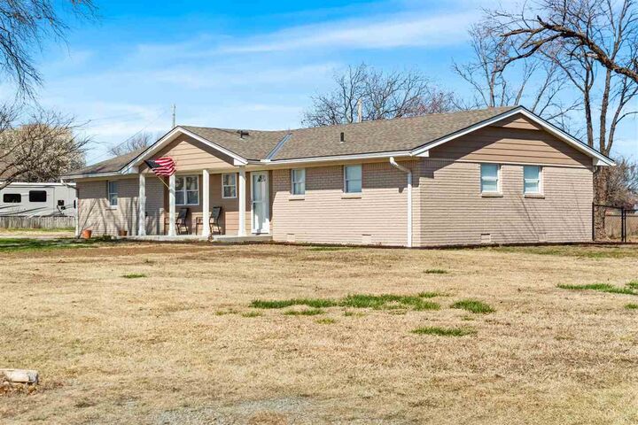 Property Photo:  1706 W Ferguson  OK 74631 