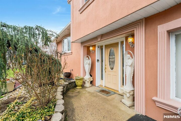 Property Photo:  8 Monaghan Road  NJ 08817 