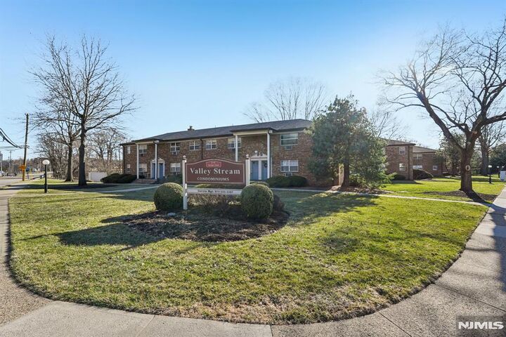 Property Photo:  19 Savage Road B6  NJ 07834 