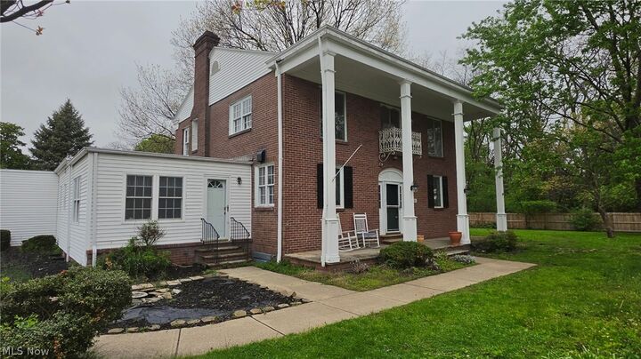 Property Photo: 9461 Whalers Cove OH 44060