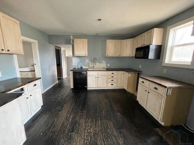 Property Photo: 530 Dakota St IA 51040