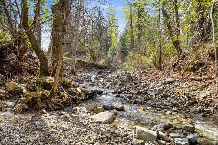 Property Photo: 8081 W Evans Creek Road OR 97537