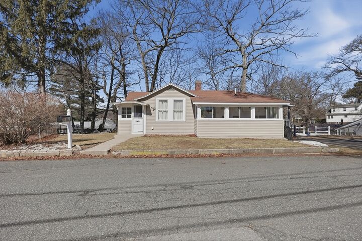 Property Photo:  81 Bay View Drive  MA 01545 