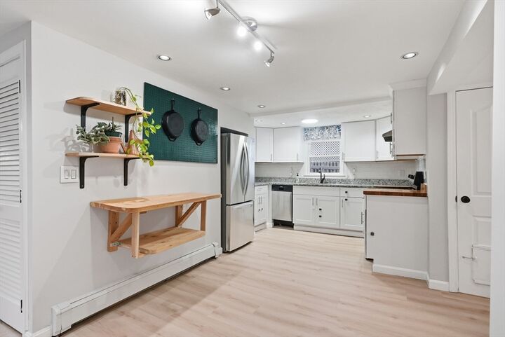 Property Photo:  86 Indian Rd  MA 02451 