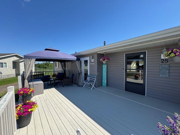 Property Photo: 25 Keystone Place AB T7S 0B2