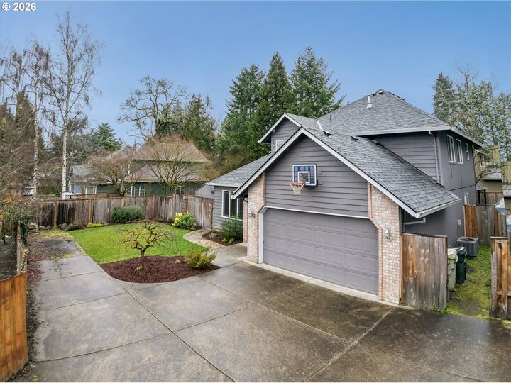 Property Photo:  892 SE 54th Ave  OR 97123 
