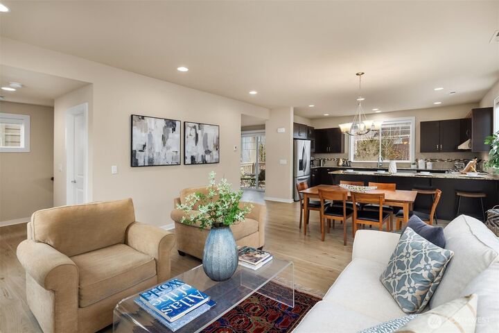 Property Photo:  849  Third Avenue NE  WA 98029 