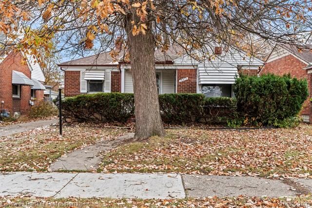 Property Photo:  19412 Sussex Street  MI 48235 