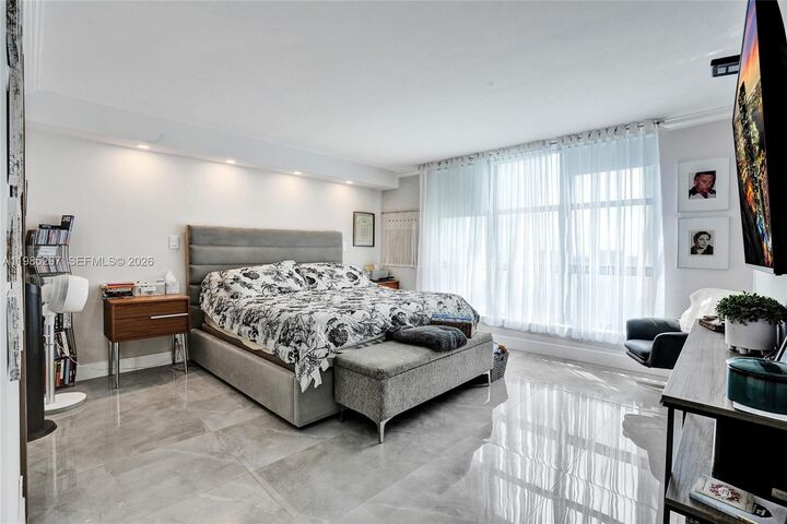 Property Photo: 19101 NE 36th Ct 1805 FL 33180