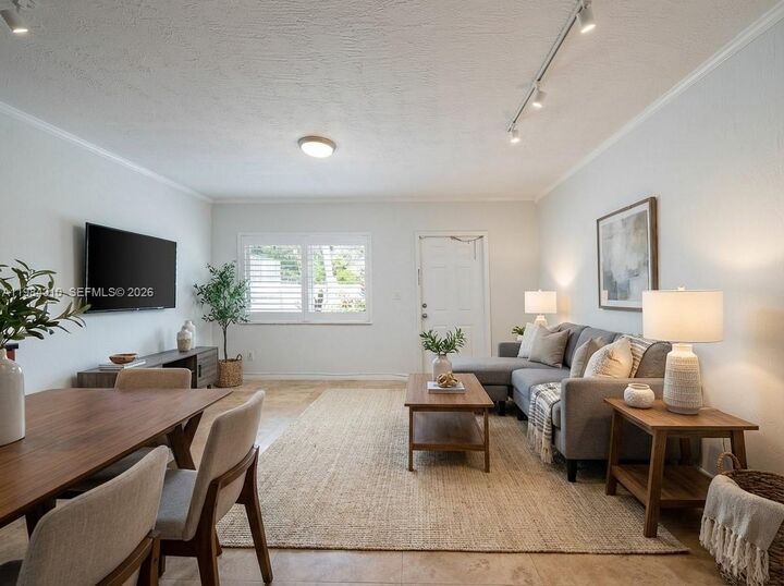 Property Photo:  1872 NE 46th St D5  FL 33308 