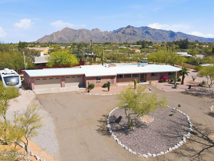 Property Photo: 900 W Las Palmas Drive AZ 85704