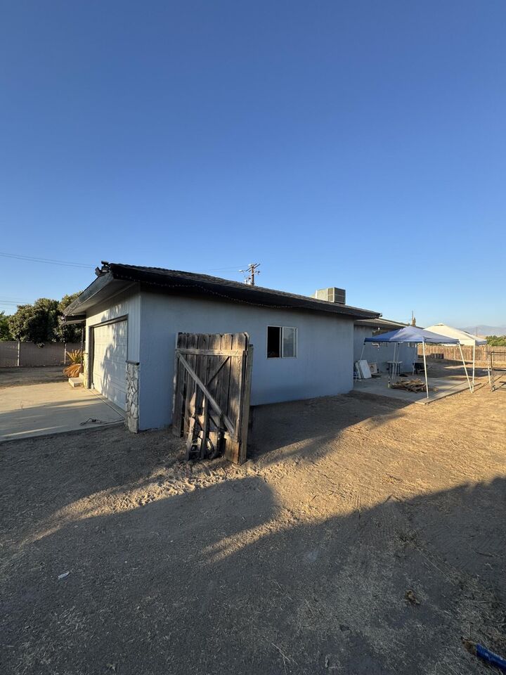 Property Photo:  579 S Villa Street  CA 93257 