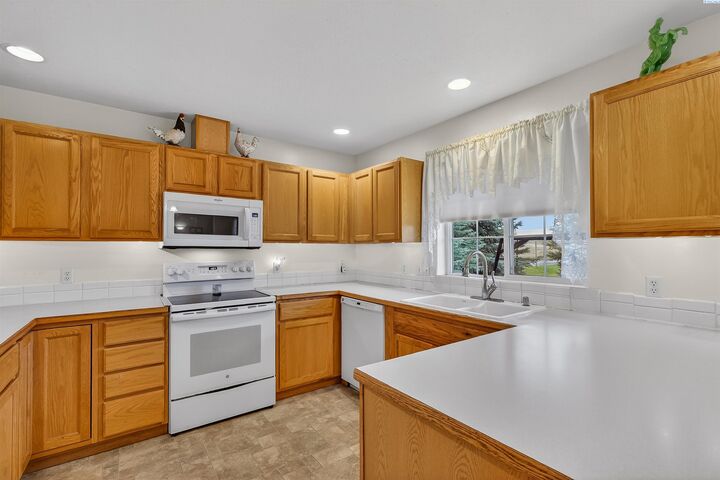 Property Photo: 1 N Heglar Ln WA 99171