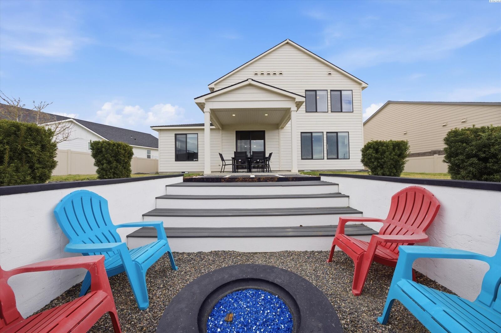 Property Photo:  4730 Roark Dr  WA 99352 