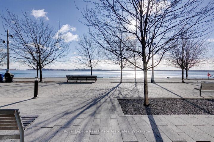 29 Queens Quay E 323 — photo 1