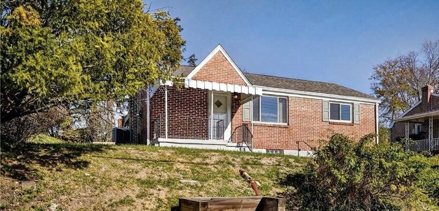 Property Photo:  813 Alberta Dr  PA 15122 
