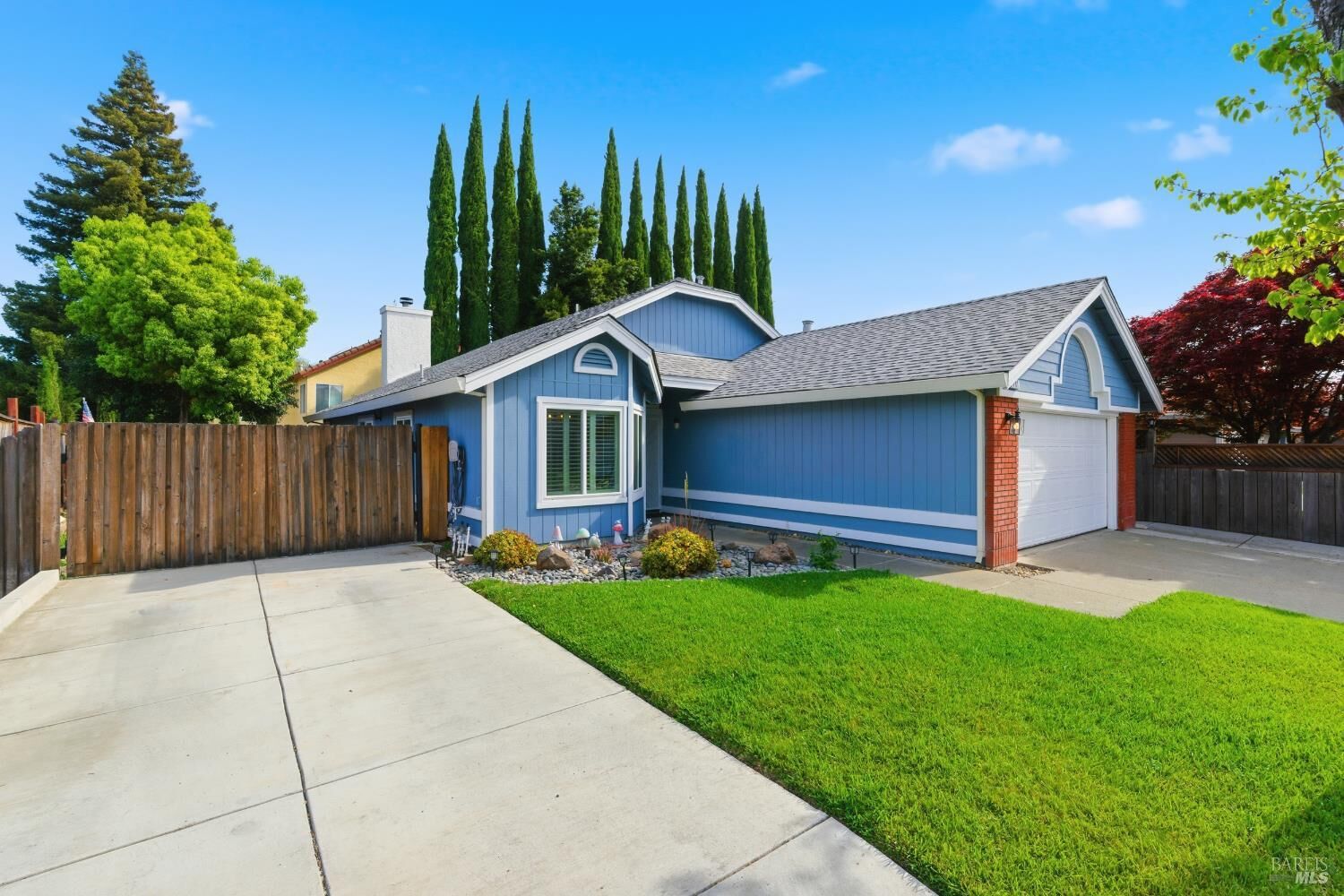 Property Photo: 701 Oak Brook Drive CA 95687