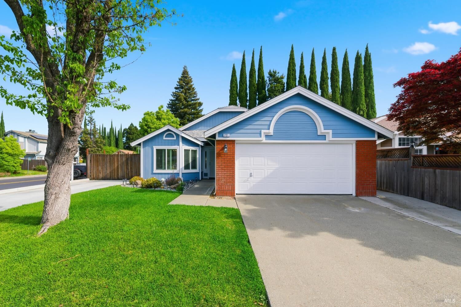 Property Photo:  701 Oak Brook Drive  CA 95687 