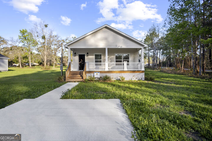 Property Photo:  16 SW Pear Street  GA 31316 