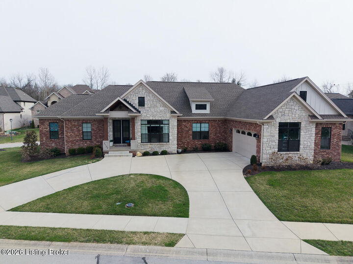 Property Photo: 3103 Twin Creek Dr KY 40245