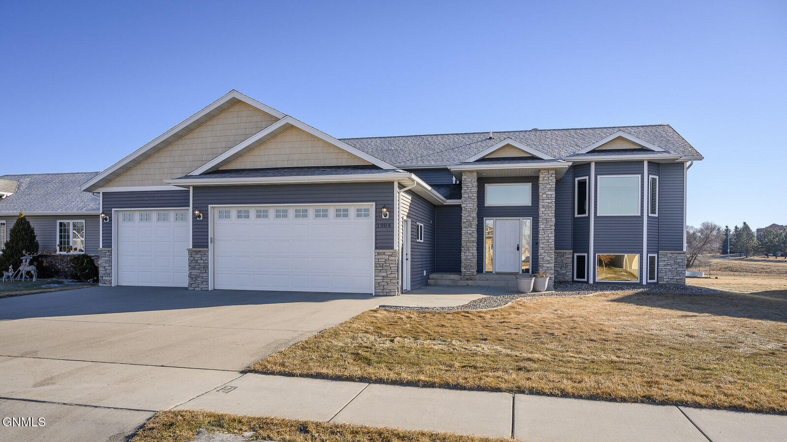 Property Photo: 1904 Ridge Drive SE ND 58554