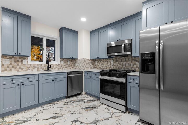 Property Photo:  27 Mountain Avenue 1  NY 10549 