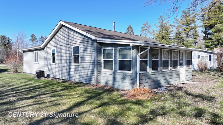 Property Photo:  1202 Janice Lane  MI 48612 