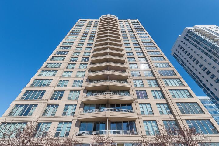 Property Photo: 200 N Jefferson Street 1503 IL 60661