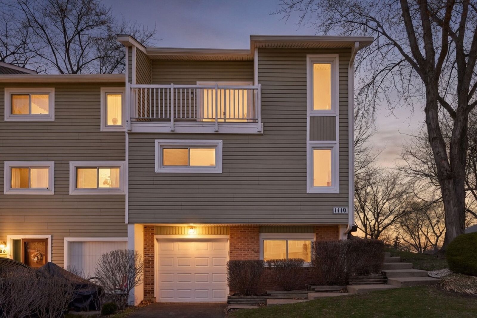 Property Photo:  1110 Sausalito Court  IL 60103 