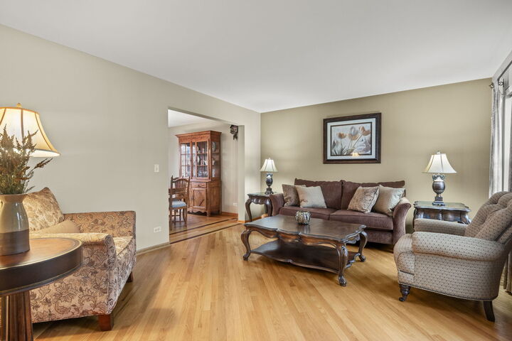 Property Photo: 33 Forestview Lane IL 60502