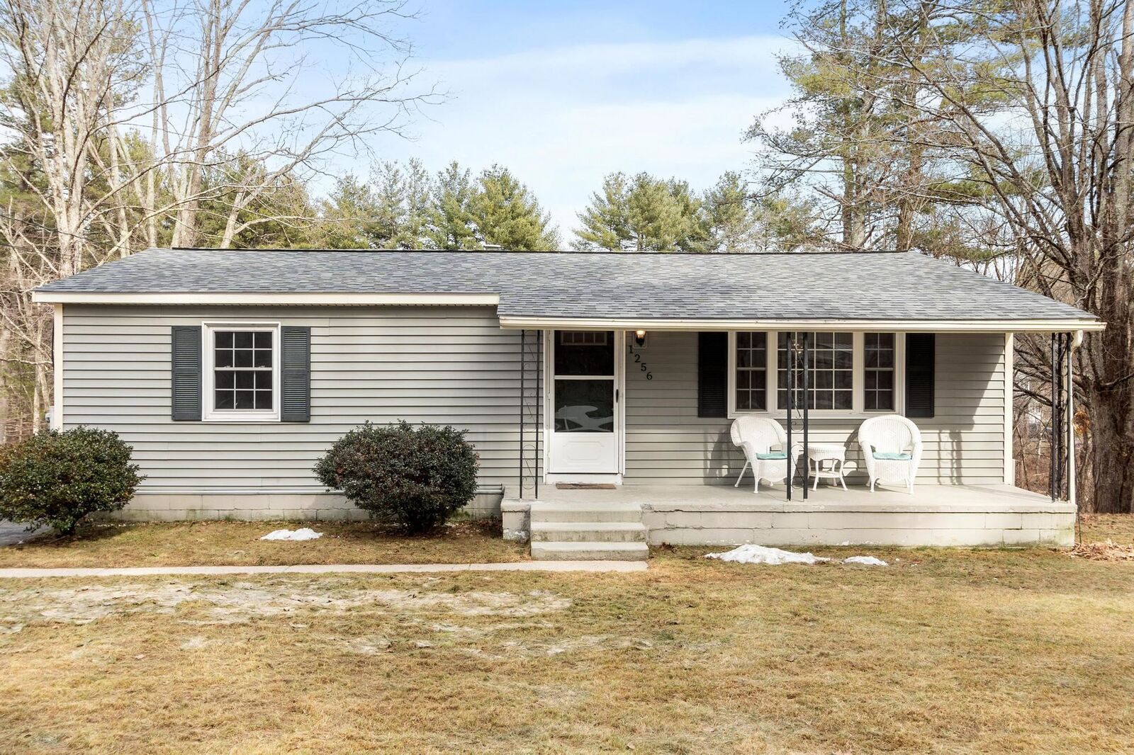 Property Photo: 1256 Mammoth Road NH 03076
