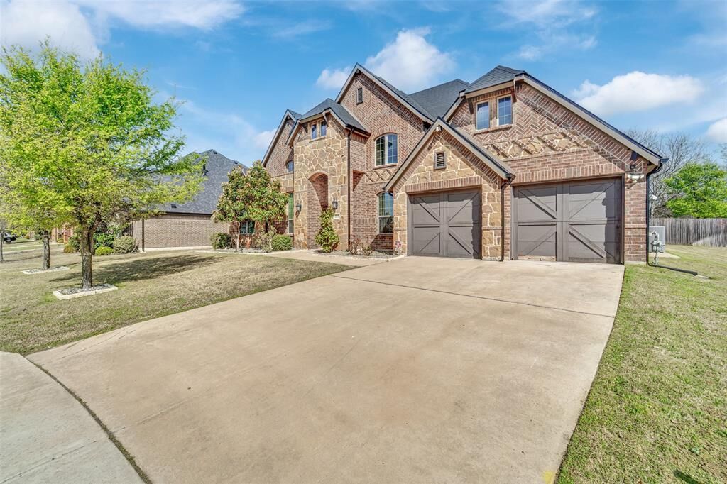Property Photo:  102 Champion Drive  TX 75098 