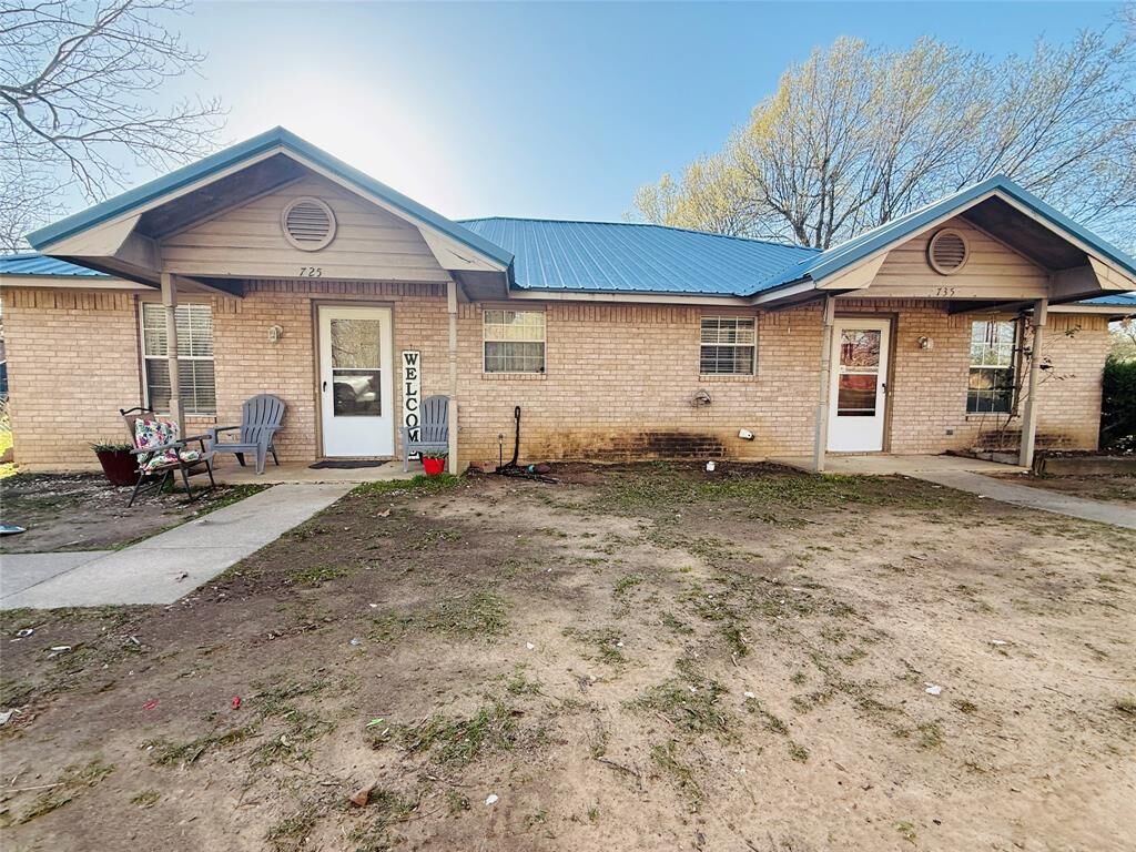 Property Photo: 735 Anderson Road TX 75462
