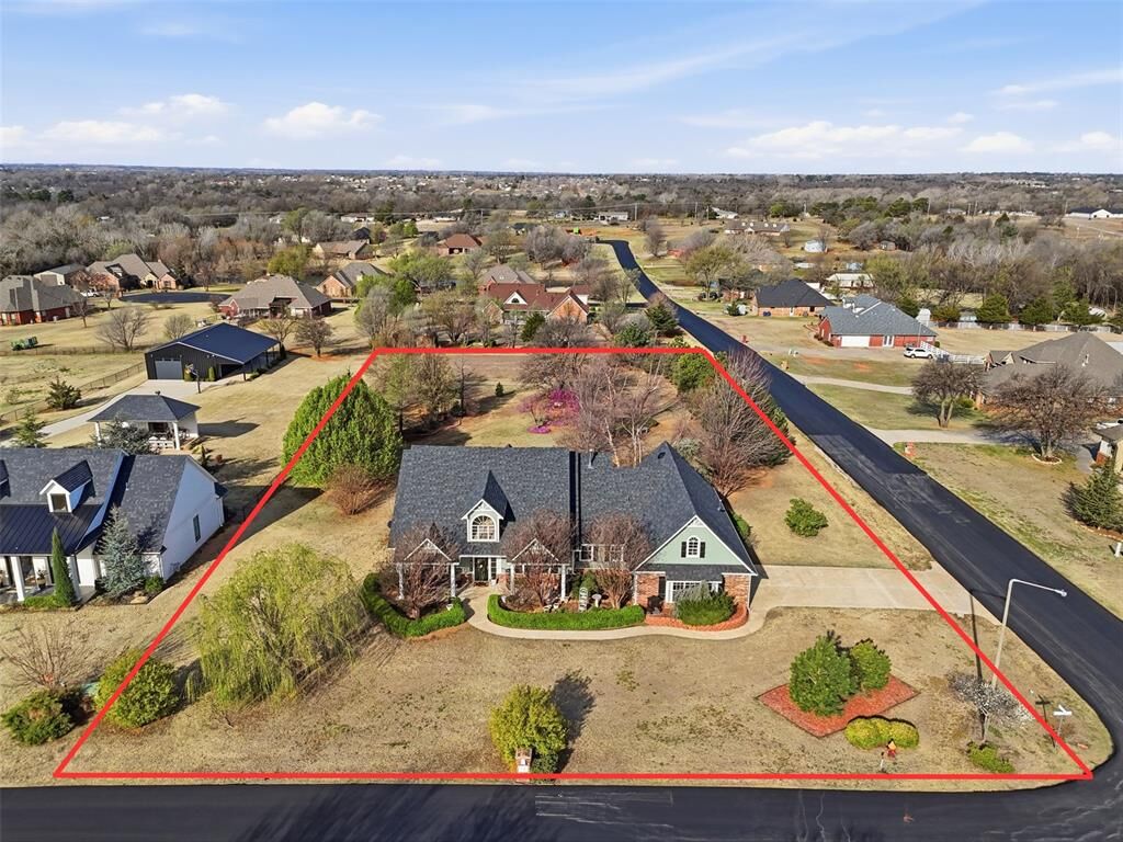 Property Photo:  2109 Mulberry Lane  OK 73065 