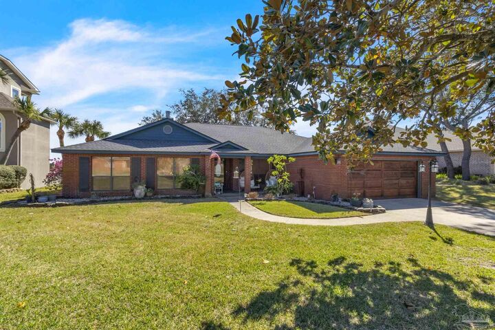 Property Photo: 2017 Jessica Way FL 32566