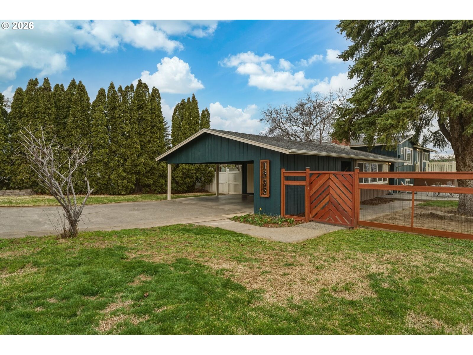 Property Photo:  1325 College St  OR 97862 