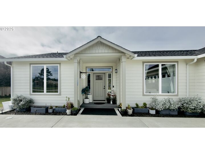 Property Photo:  7205 Edge Cliff Dr  OR 97415 